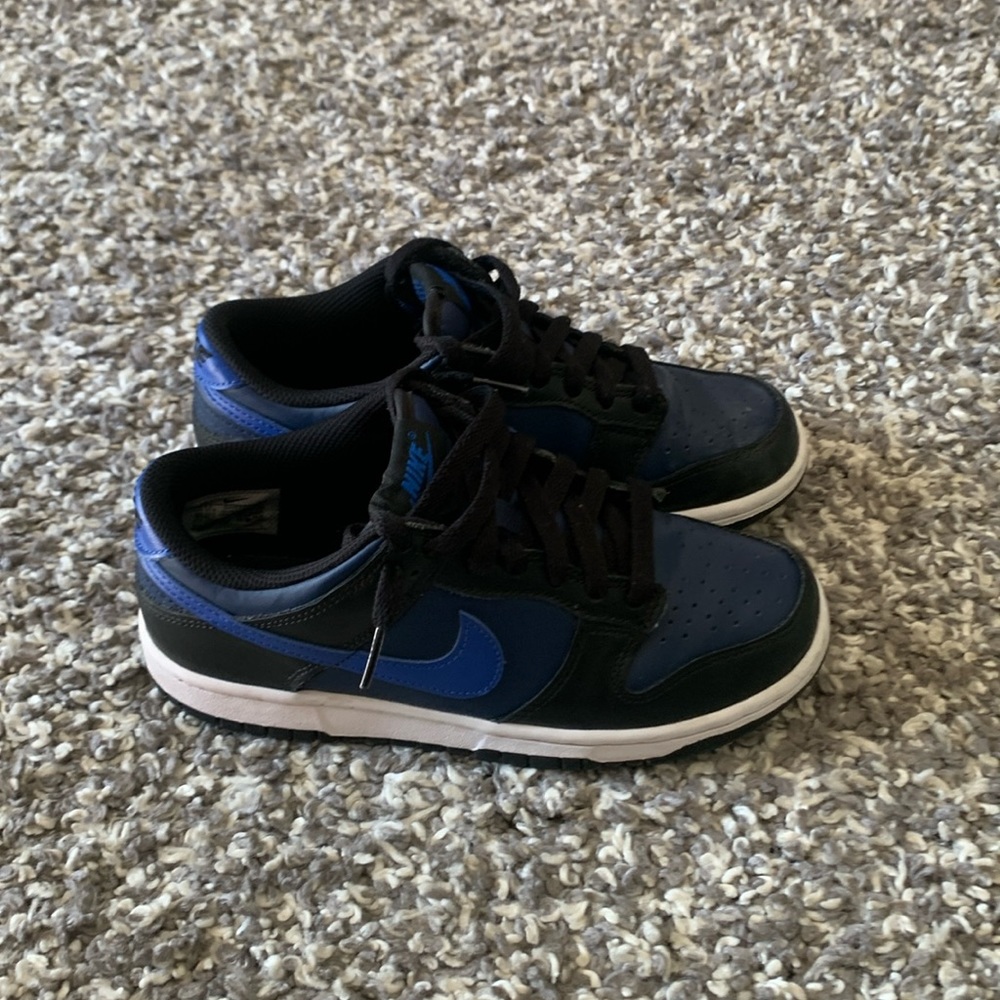 Selling midnight navy blue dunks, size 5y